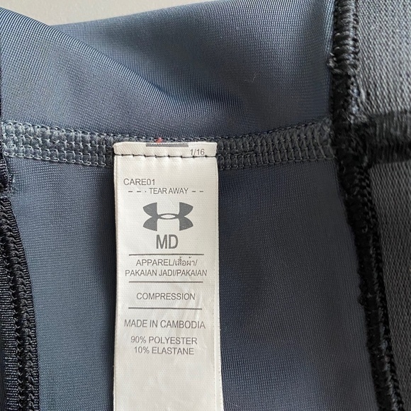 Under Armour compression sports bra size medium - Picture 5 of 6